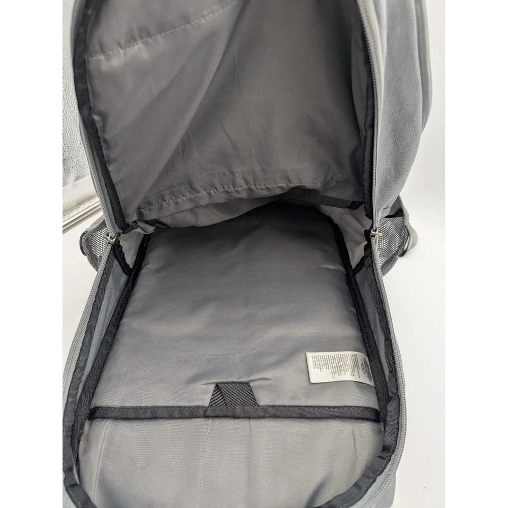 The North Face Jester Backpack Light Gray FlexVent Bungee Daypack